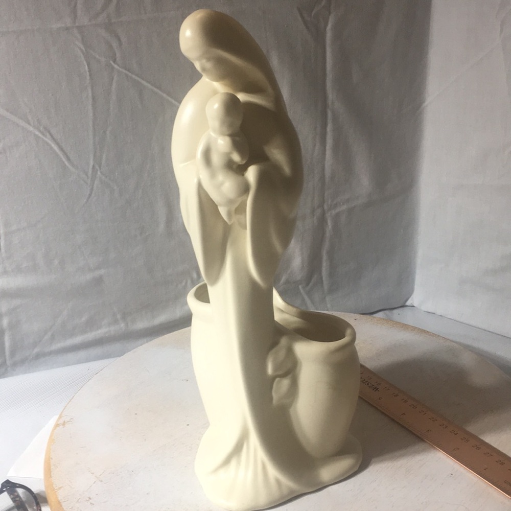 Vintage Haeger Madonna & baby ivory color planter.